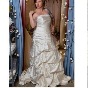 Ivory Weddings Dress